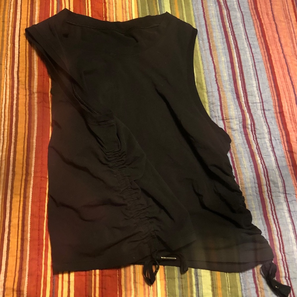 Black Lululemon cropped tank